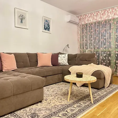 No 902 Circului Park Tower Apartment *