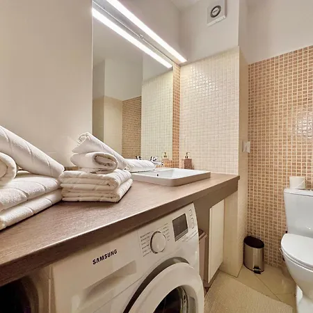 No 902 Circului Park Tower *