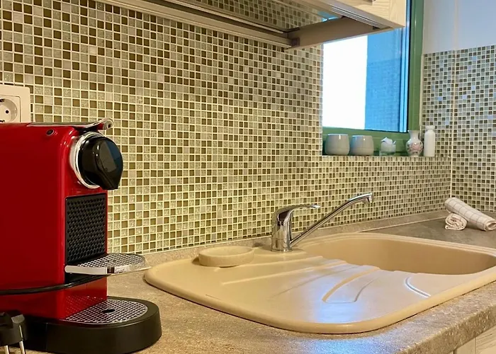 No 902 Circului Park Tower アパート