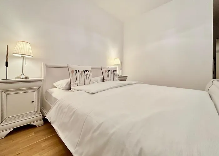 Апартаменти No 902 Circului Park Tower Бухарест