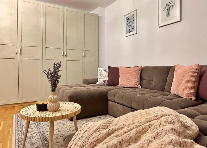 Апартаменти No 902 Circului Park Tower Бухарест