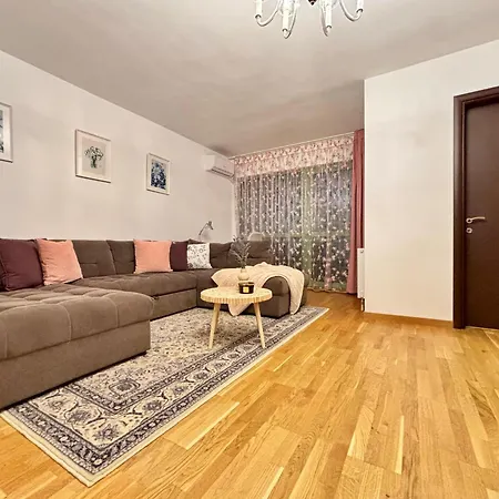 No 902 Circului Park Tower Apartment *