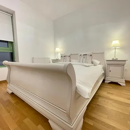 No 902 Circului Park Tower Appartement *